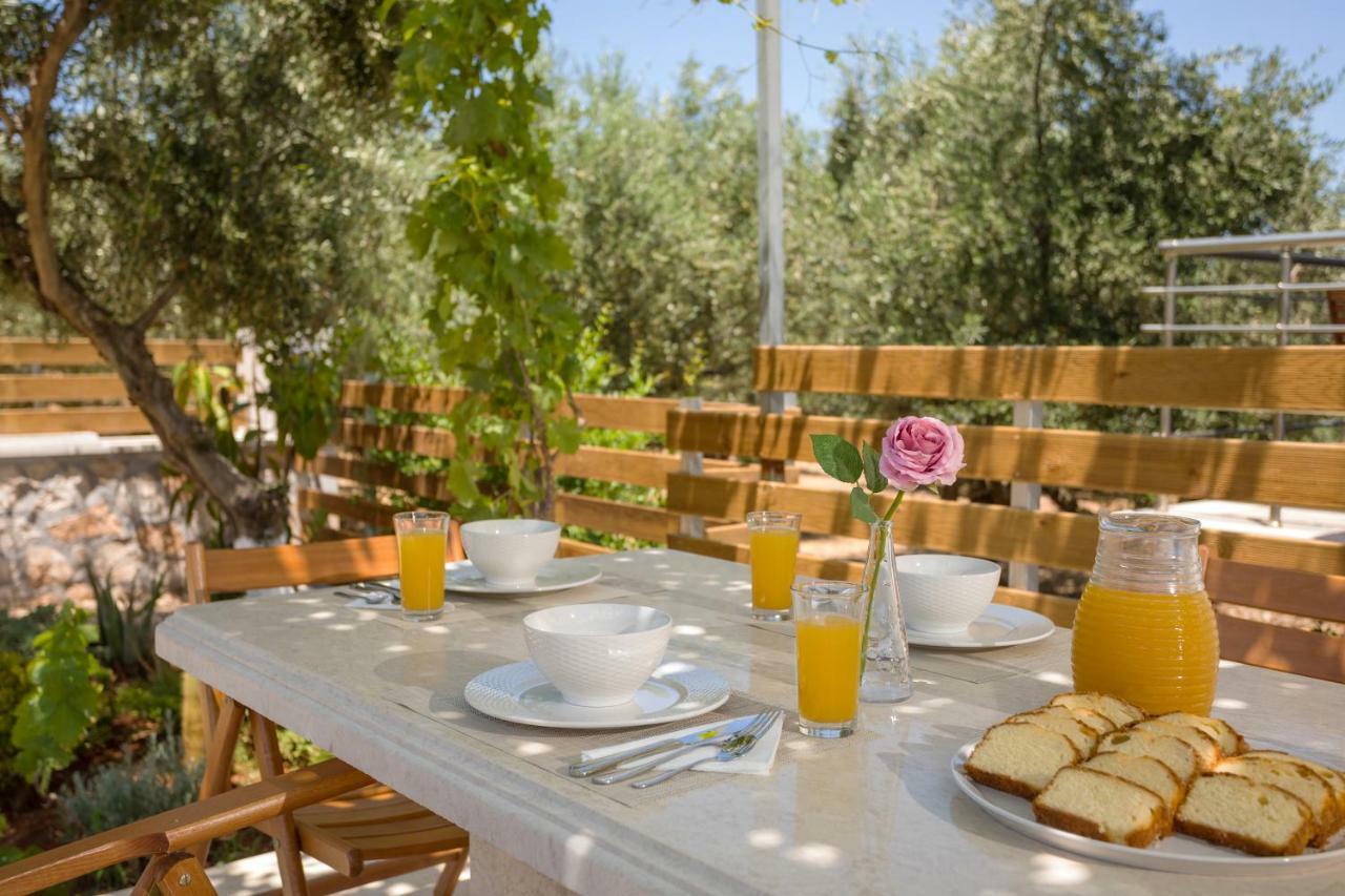 Villa Serenity Agia Marina  Esterno foto