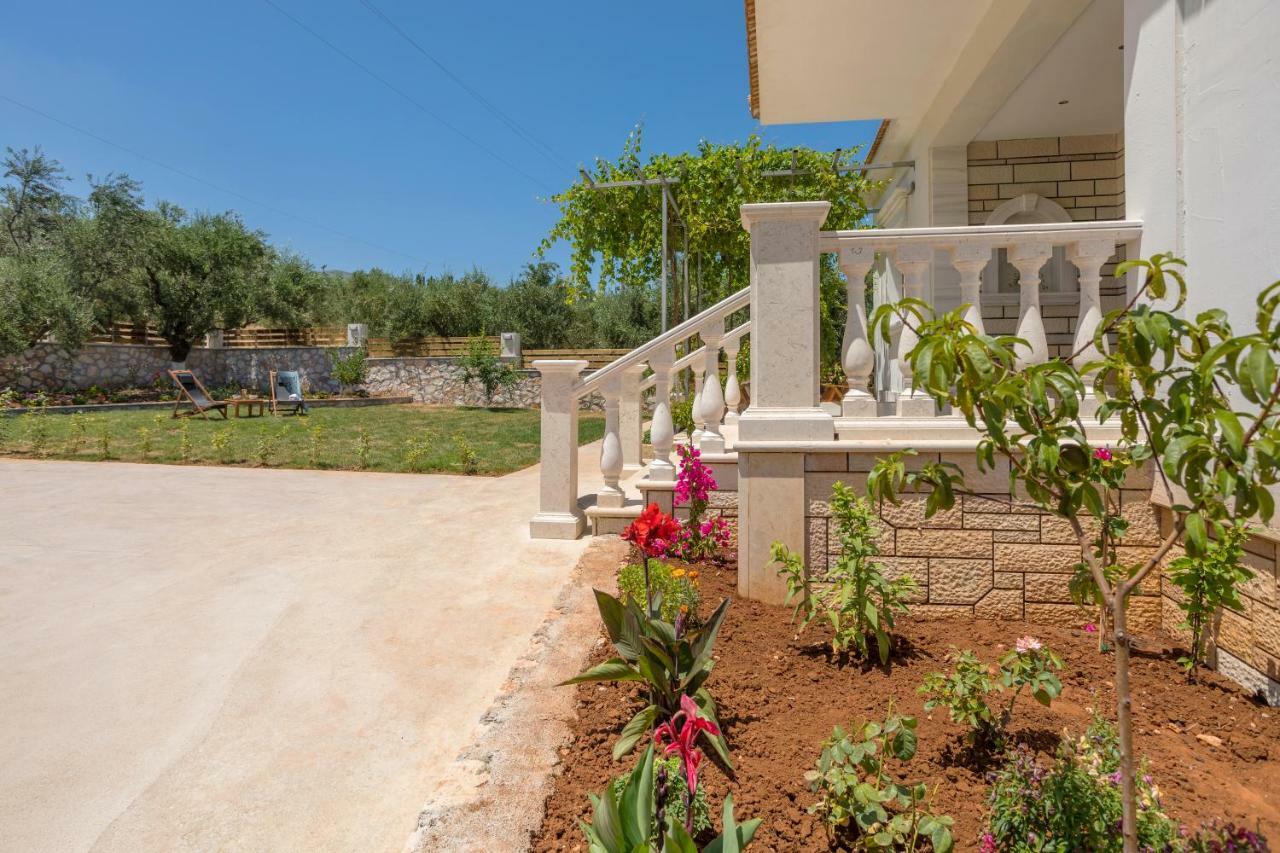 Villa Serenity Agia Marina  Esterno foto