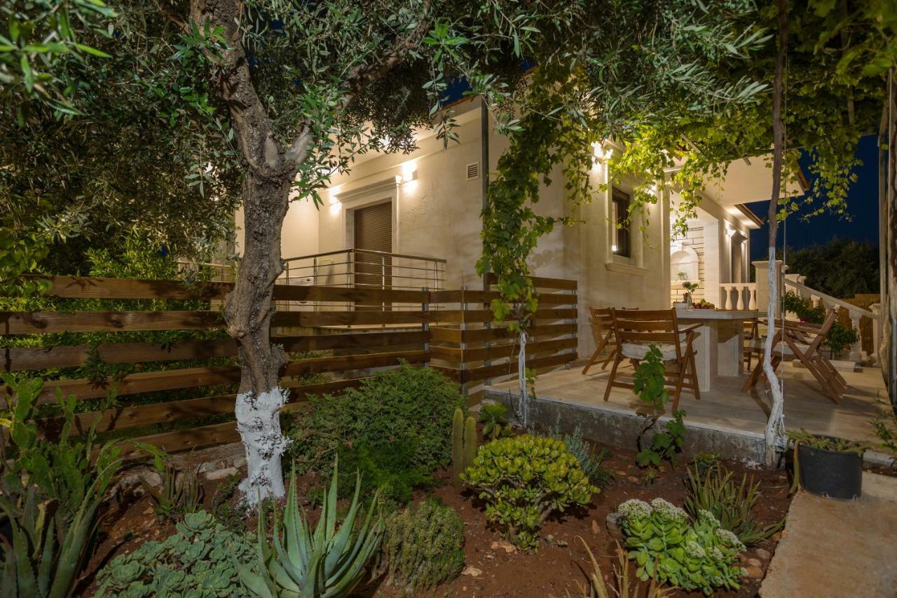 Villa Serenity Agia Marina  Esterno foto